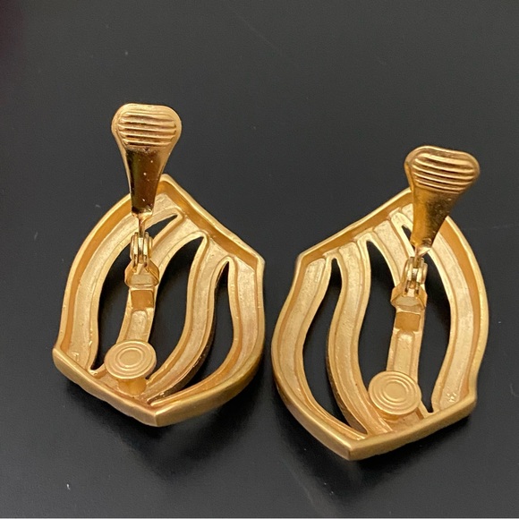 Unique Vintage 80’s Unsigned Gold-tone Sheet Runway Large Clip On Earrings 31g - Picture 11 of 14